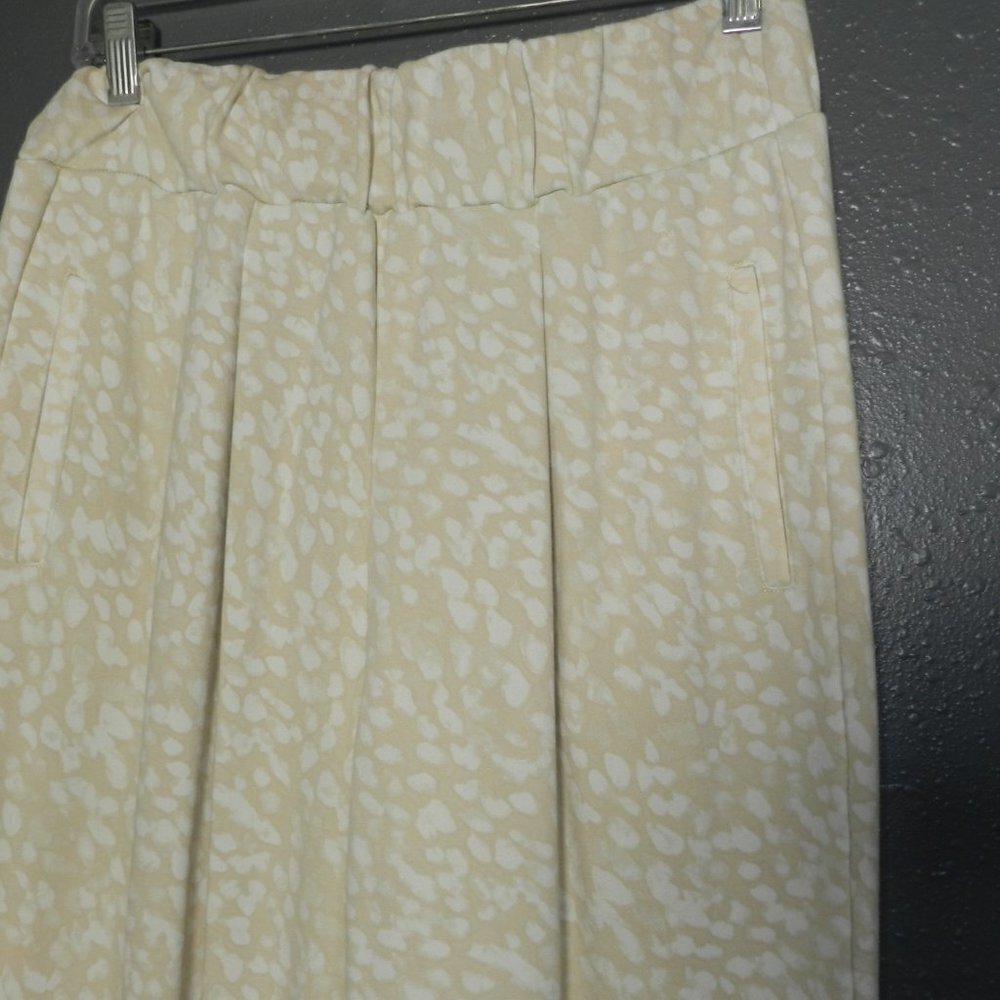 Fabletics Womens Beige Leopard Print Slim Athletic Sweat Pants Size Medium - Picture 4 of 9